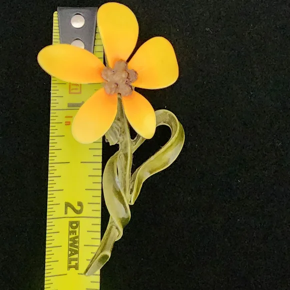 SE36 Vibrant Yellow Floral Brooch - Picture 4 of 6
